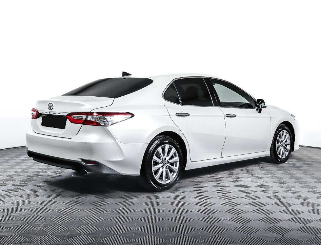 Toyota Camry с пробегом — 2018 год. Фото: #4