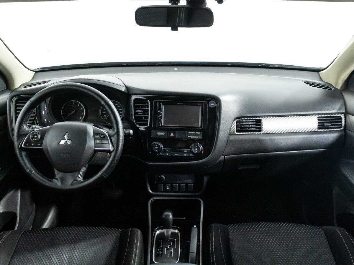 Mitsubishi Outlander с пробегом — 2017 год. Фото: #11