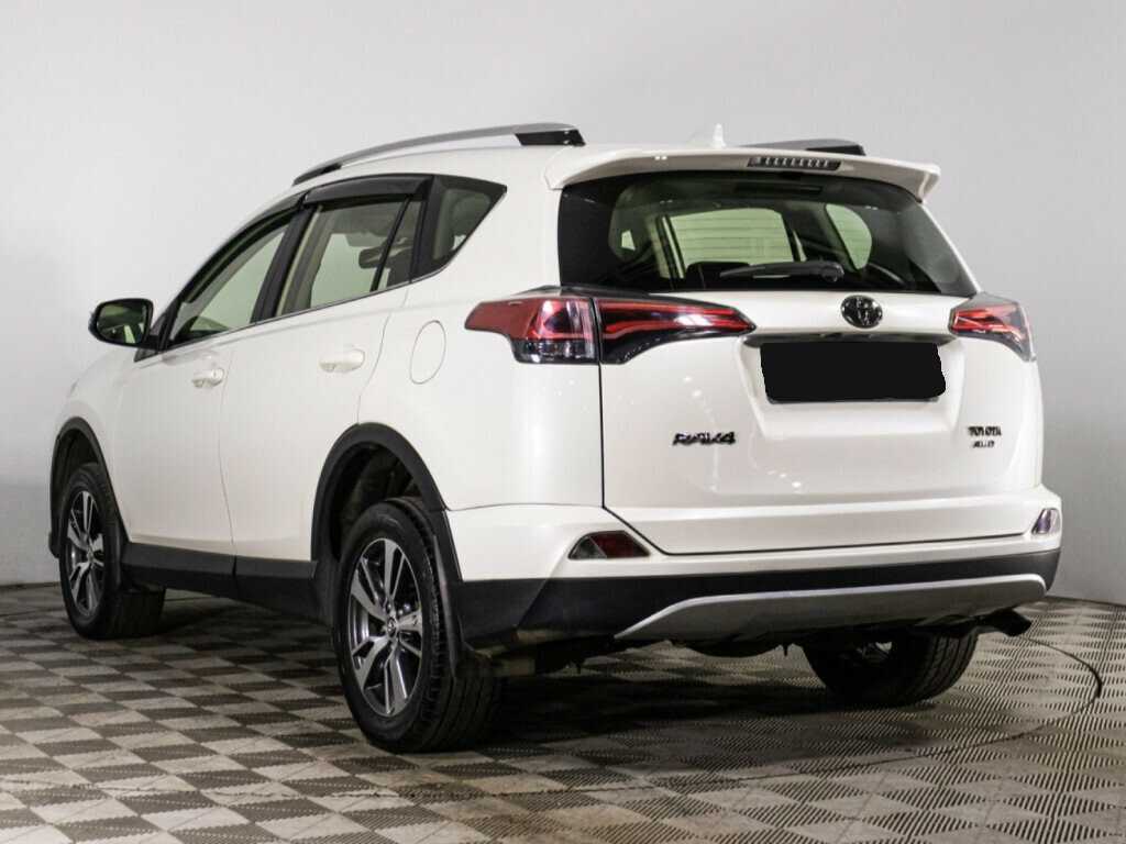 Toyota RAV4 с пробегом — 2016 год. Фото: #6