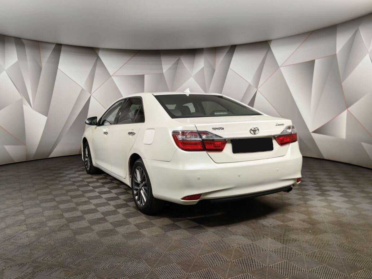 Toyota Camry с пробегом — 2017 год. Фото: #3
