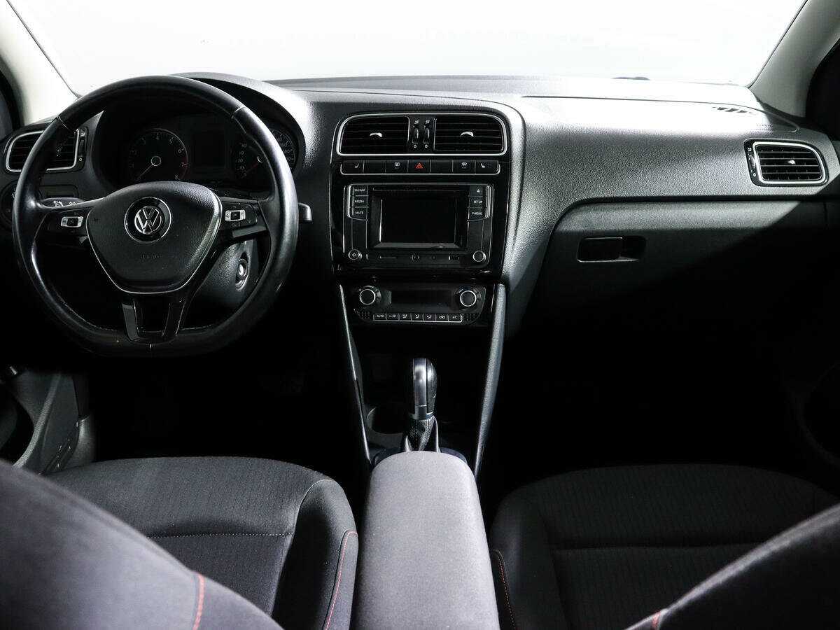 Volkswagen Polo с пробегом — 2017 год. Фото: #11