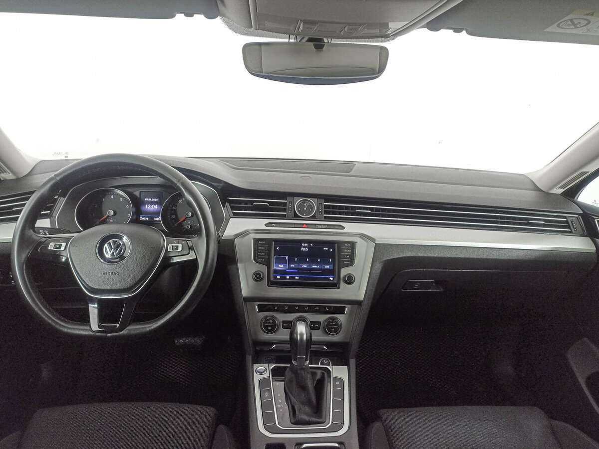 Volkswagen Passat с пробегом — 2016 год. Фото: #11