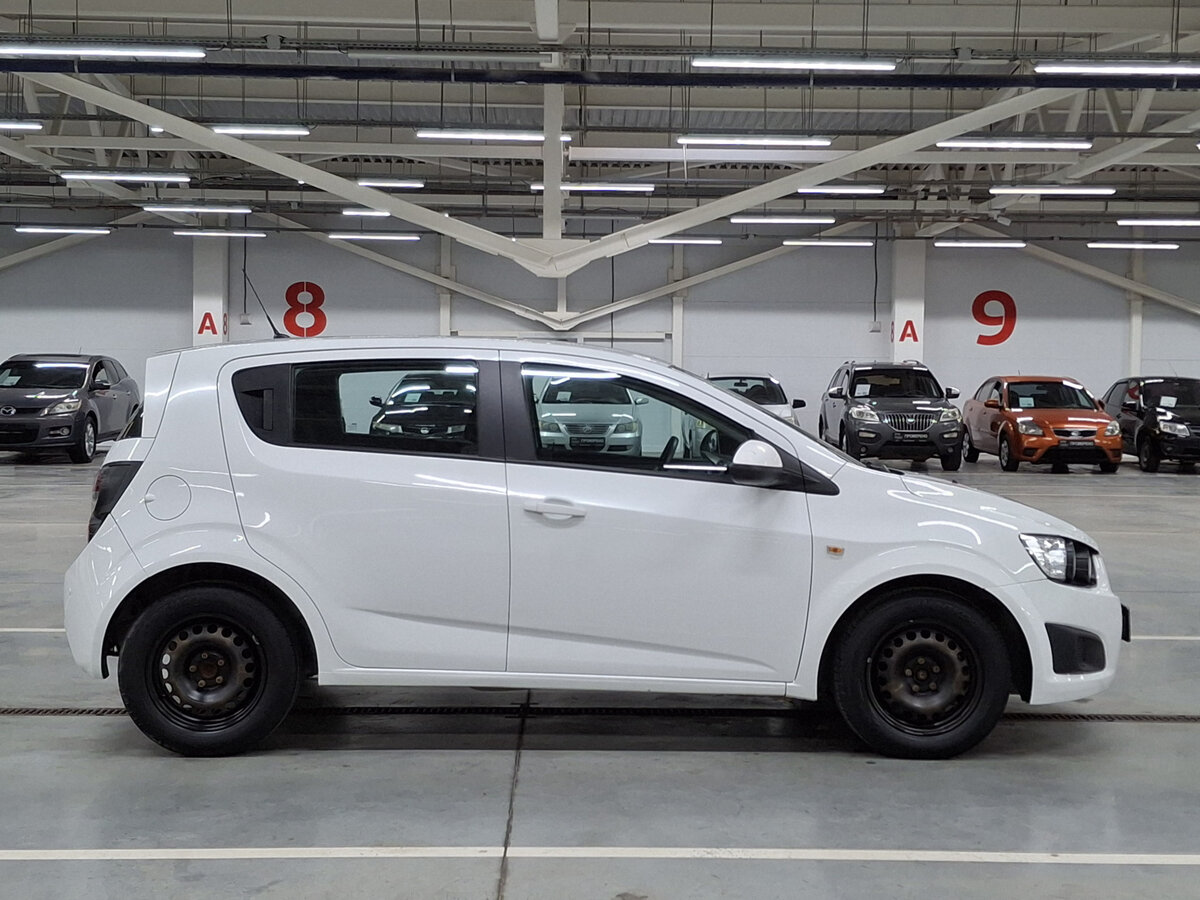 Chevrolet Aveo с пробегом — 2015 год. Фото: #3
