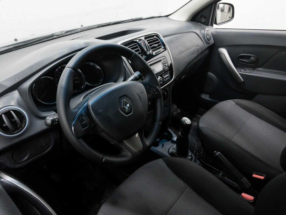 Renault Sandero с пробегом — 2016 год. Фото: #11