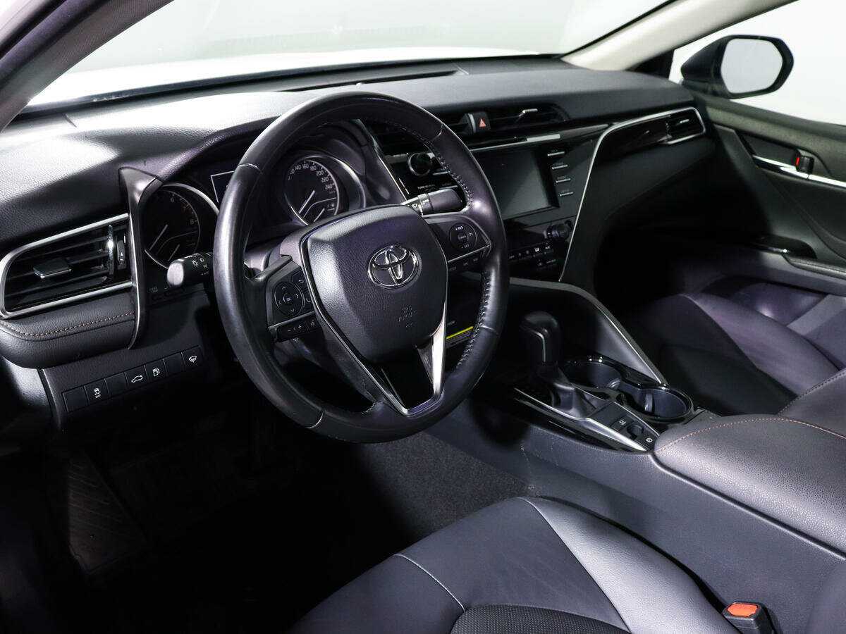 Toyota Camry с пробегом — 2018 год. Фото: #13
