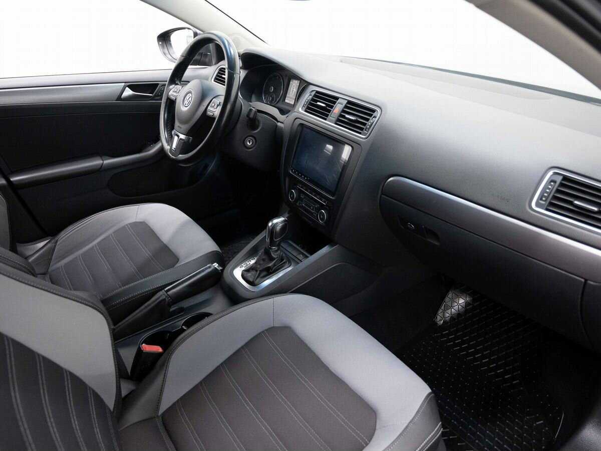 Volkswagen Jetta с пробегом — 2012 год. Фото: #10