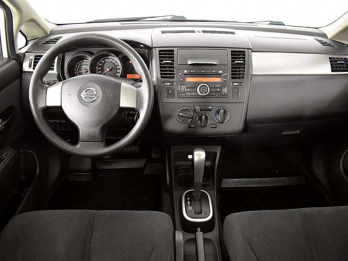 Nissan Tiida с пробегом — 2013 год. Фото: #9
