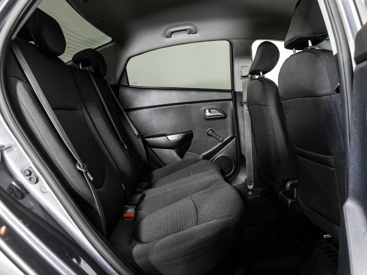 Kia Rio с пробегом — 2015 год. Фото: #11