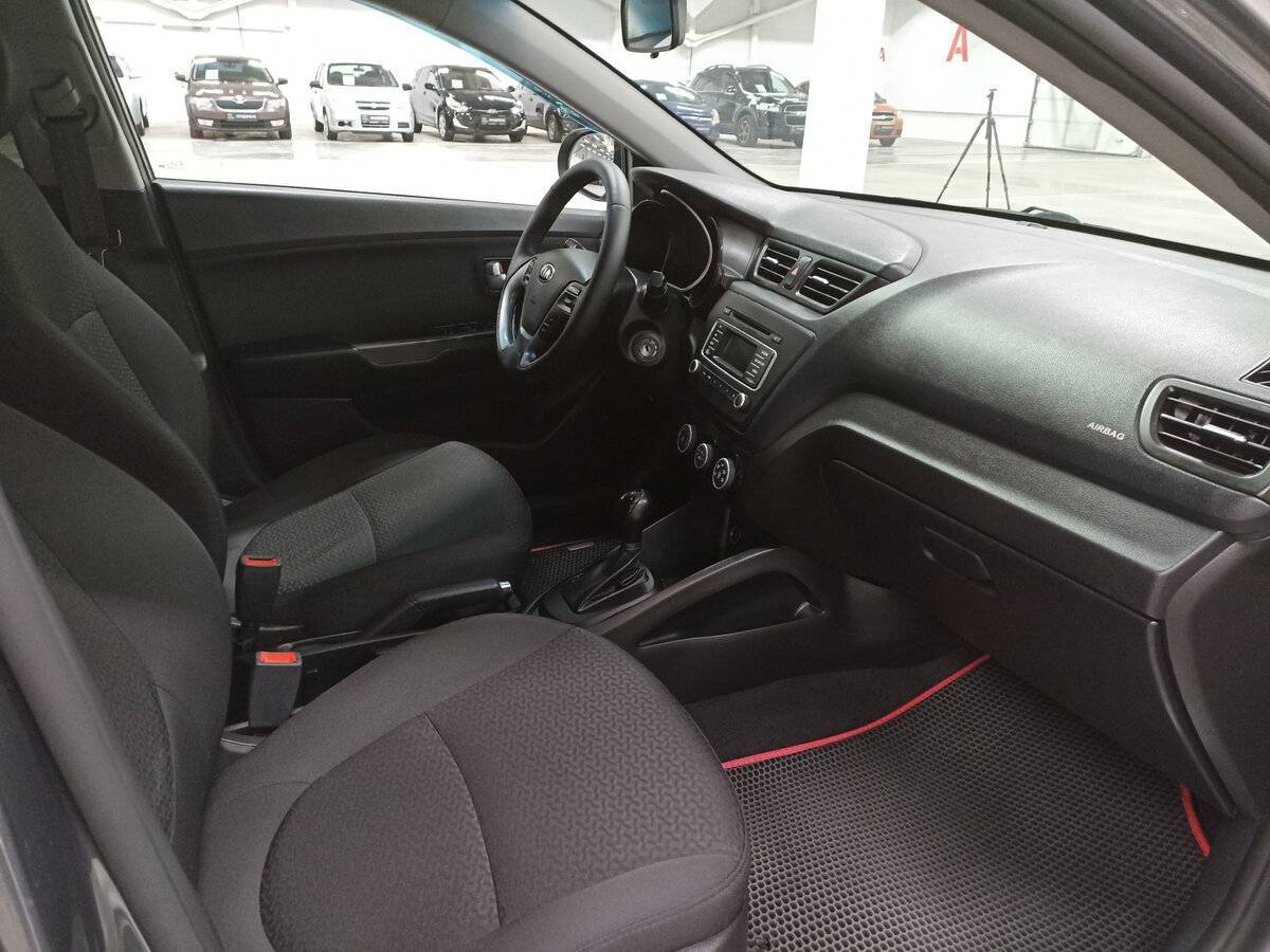 Kia Rio с пробегом — 2016 год. Фото: #10