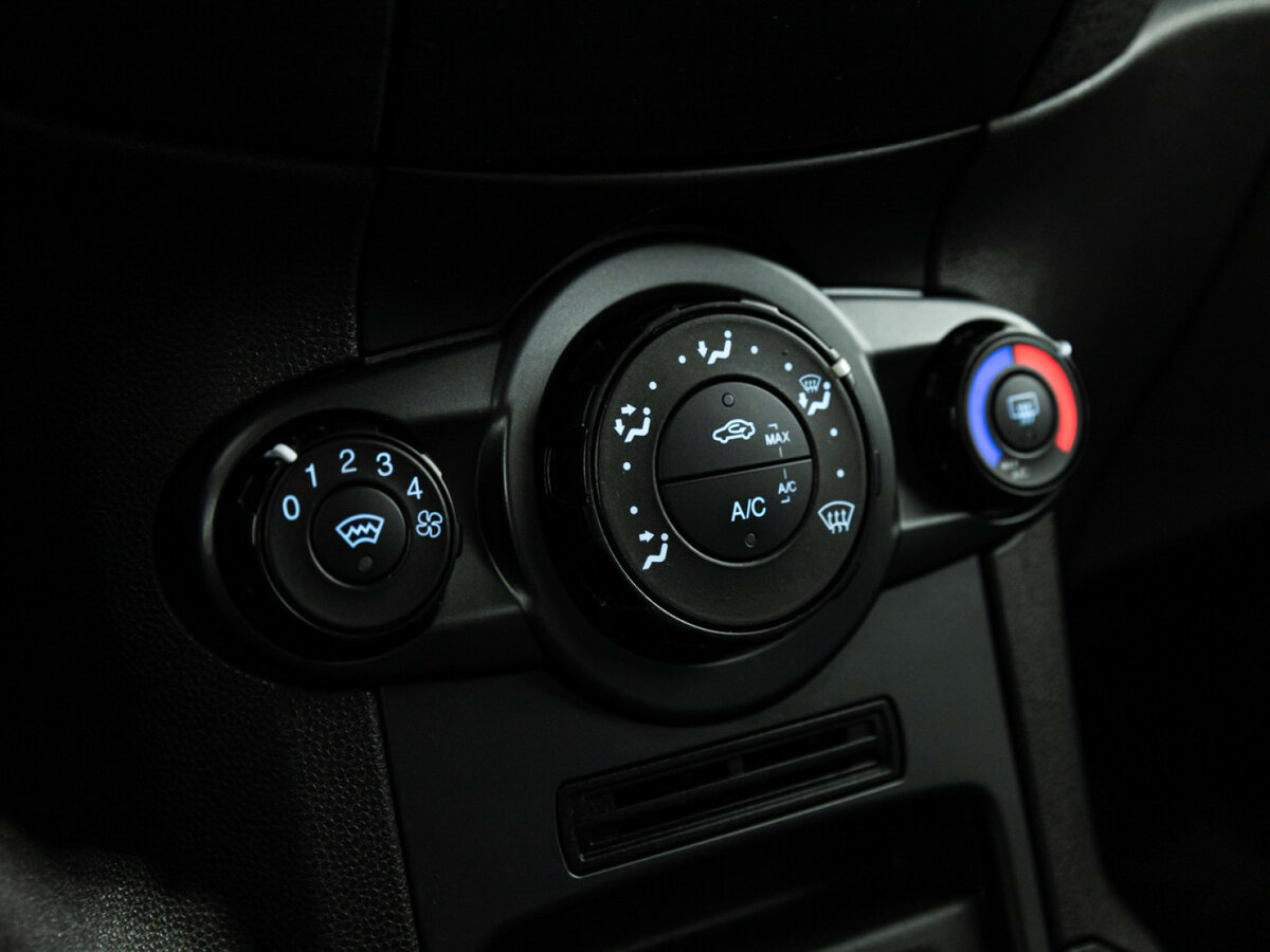 Ford Fiesta с пробегом — 2016 год. Фото: #13