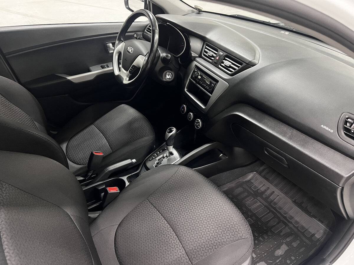 Kia Rio с пробегом — 2015 год. Фото: #10