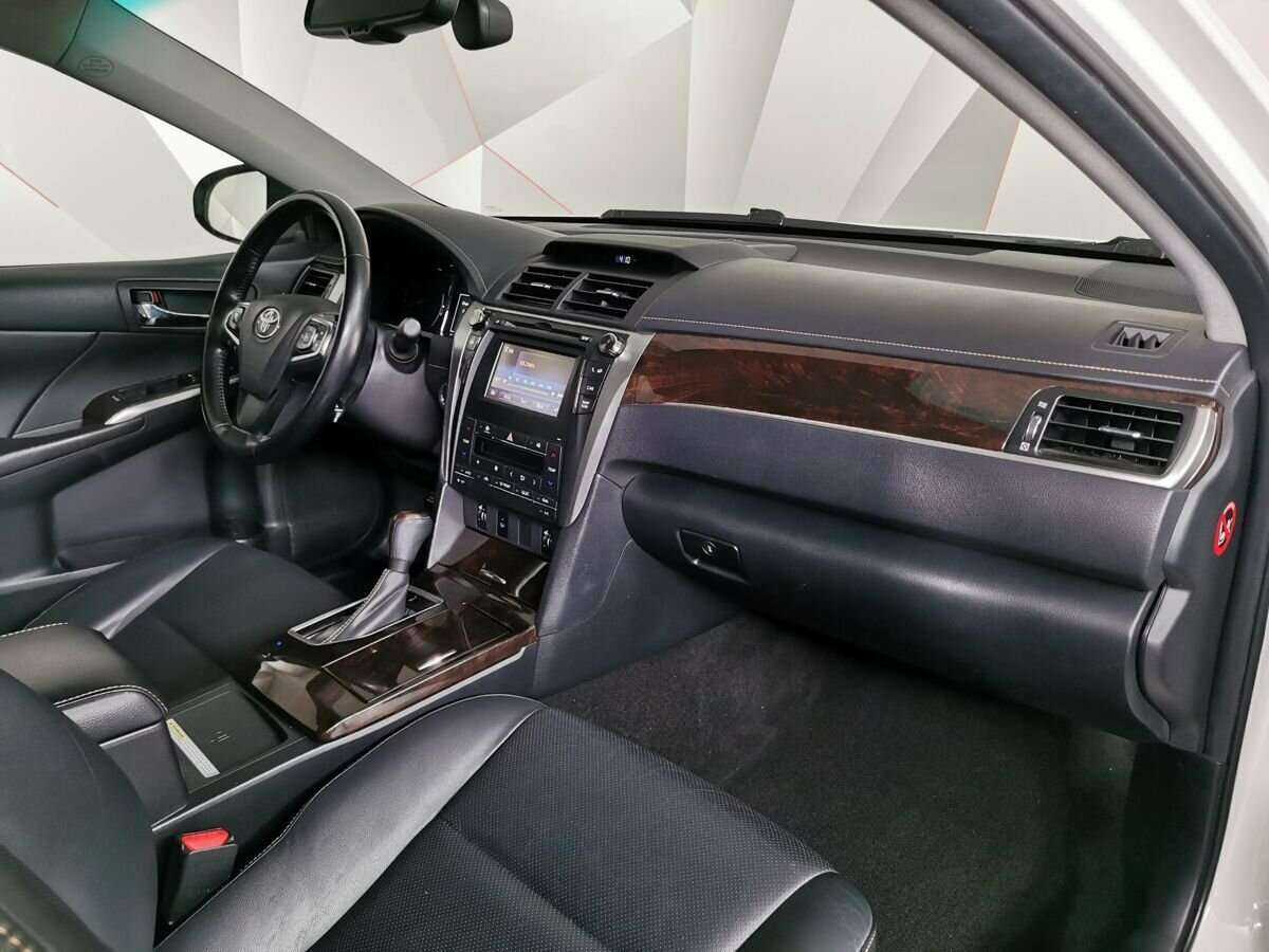 Toyota Camry с пробегом — 2016 год. Фото: #7