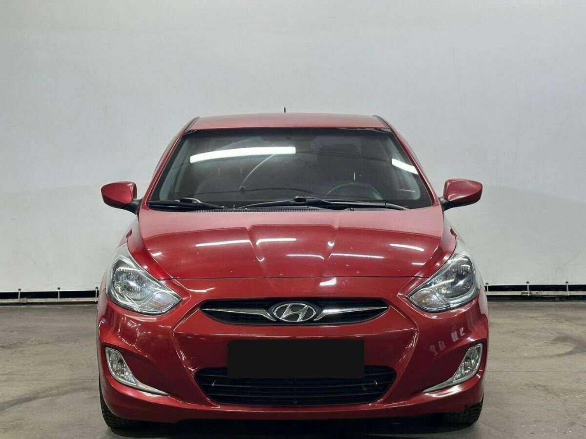 Hyundai Solaris с пробегом — 2013 год. Фото: #1