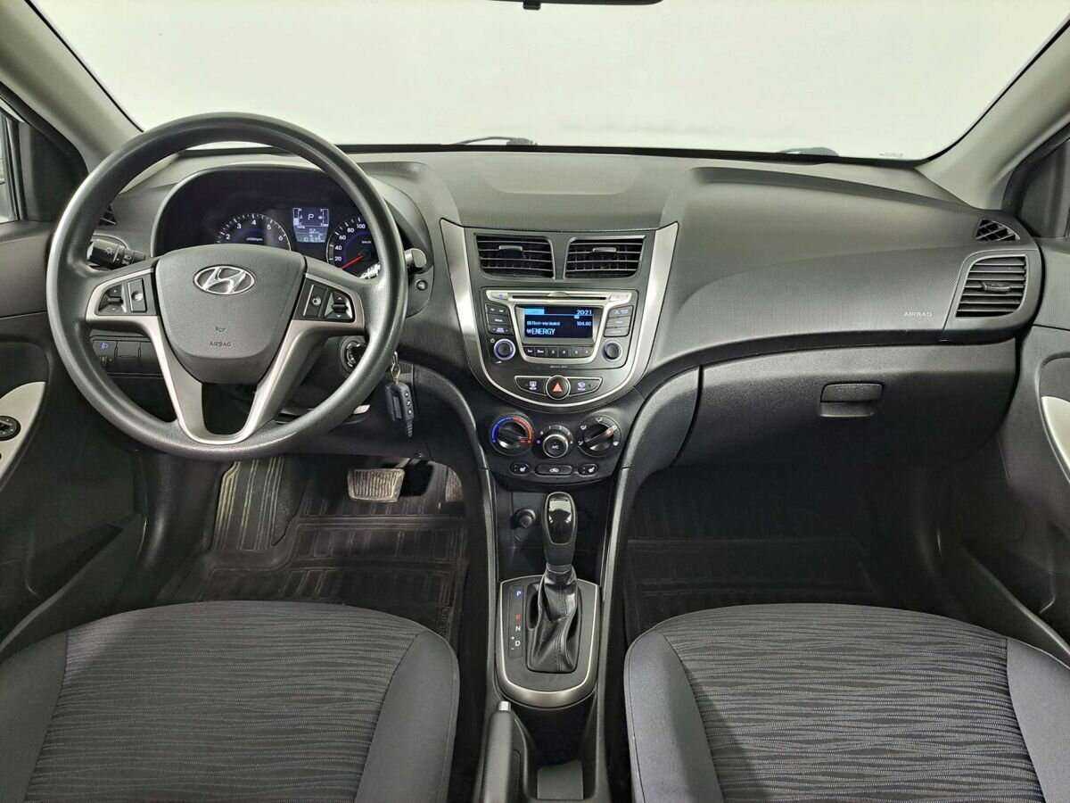 Hyundai Solaris с пробегом — 2014 год. Фото: #11