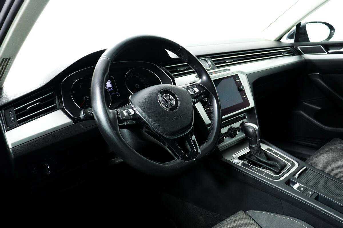 Volkswagen Passat с пробегом — 2019 год. Фото: #12