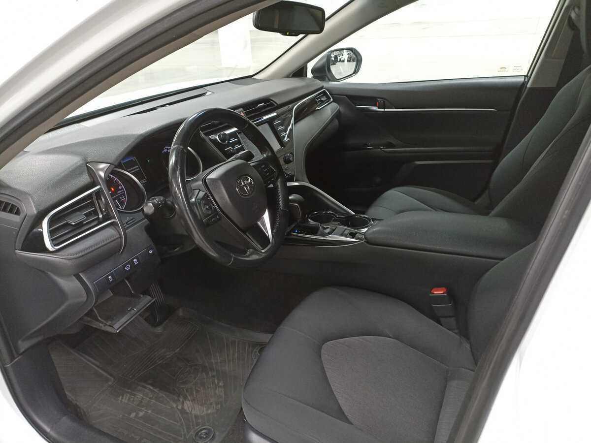 Toyota Camry с пробегом — 2019 год. Фото: #15