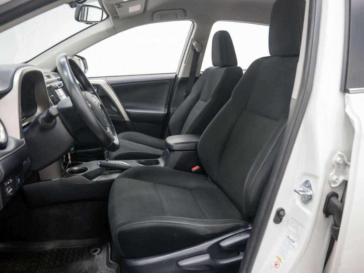 Toyota RAV4 с пробегом — 2014 год. Фото: #13