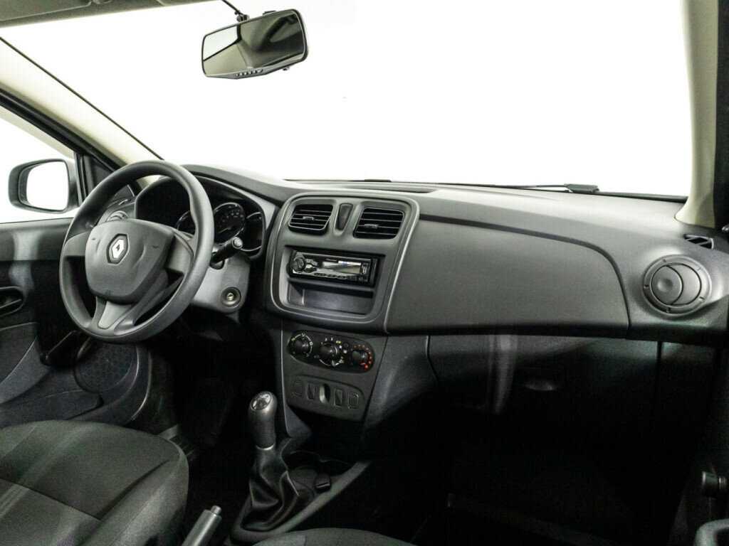 Renault Sandero с пробегом — 2016 год. Фото: #8