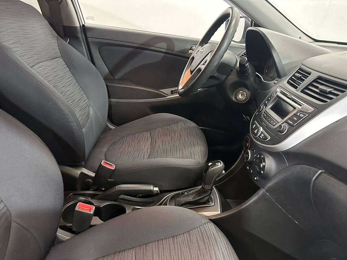 Hyundai Solaris с пробегом — 2015 год. Фото: #10