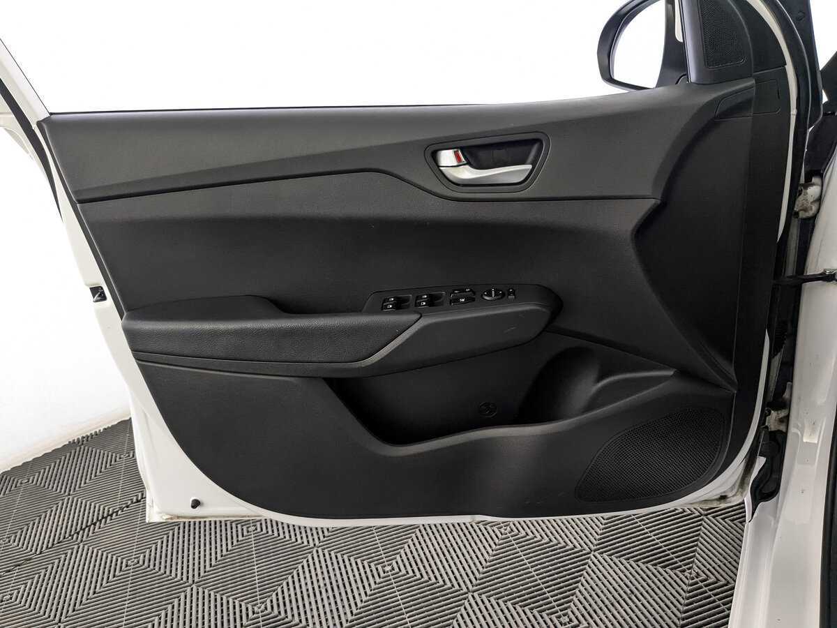 Hyundai Solaris с пробегом — 2021 год. Фото: #18