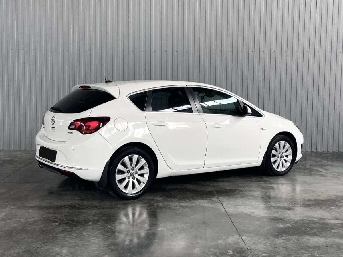 Opel Astra с пробегом — 2014 год. Фото: #4