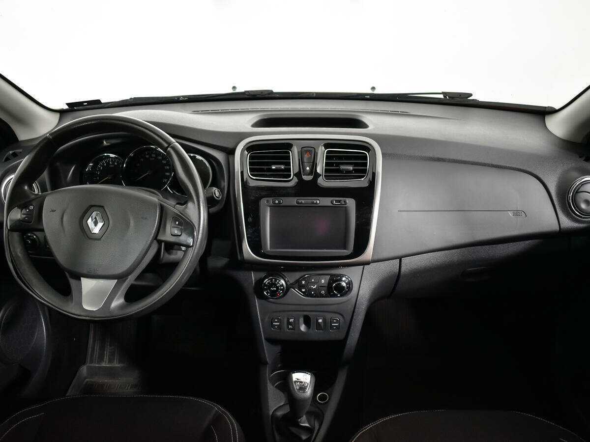 Renault Sandero с пробегом — 2015 год. Фото: #11