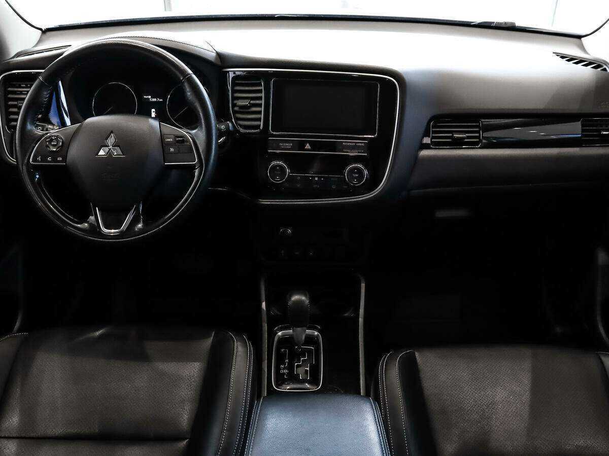 Mitsubishi Outlander с пробегом — 2019 год. Фото: #12