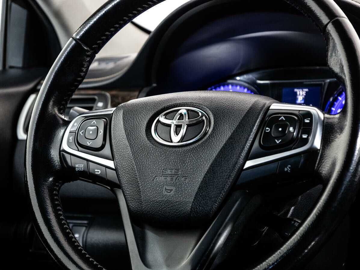 Toyota Camry с пробегом — 2016 год. Фото: #10