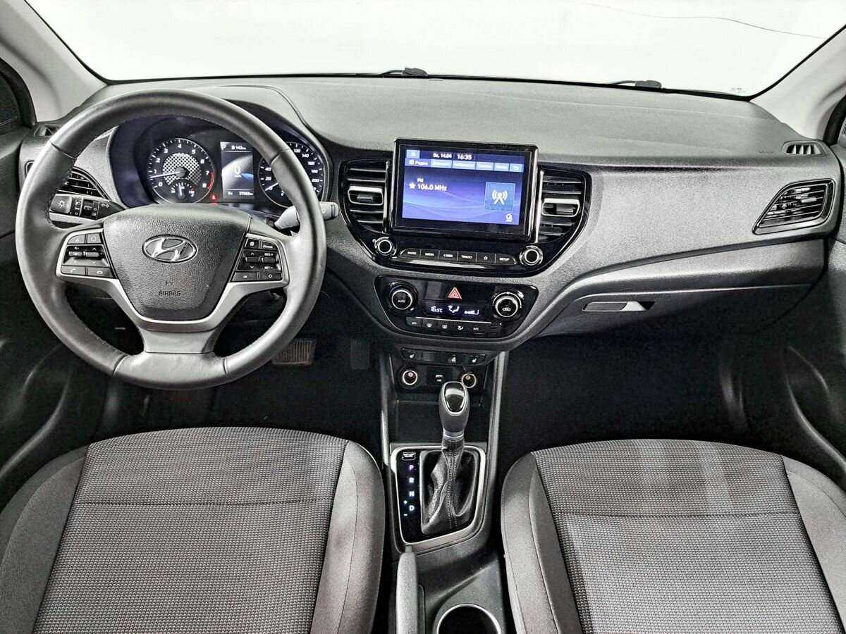 Hyundai Solaris с пробегом — 2022 год. Фото: #11