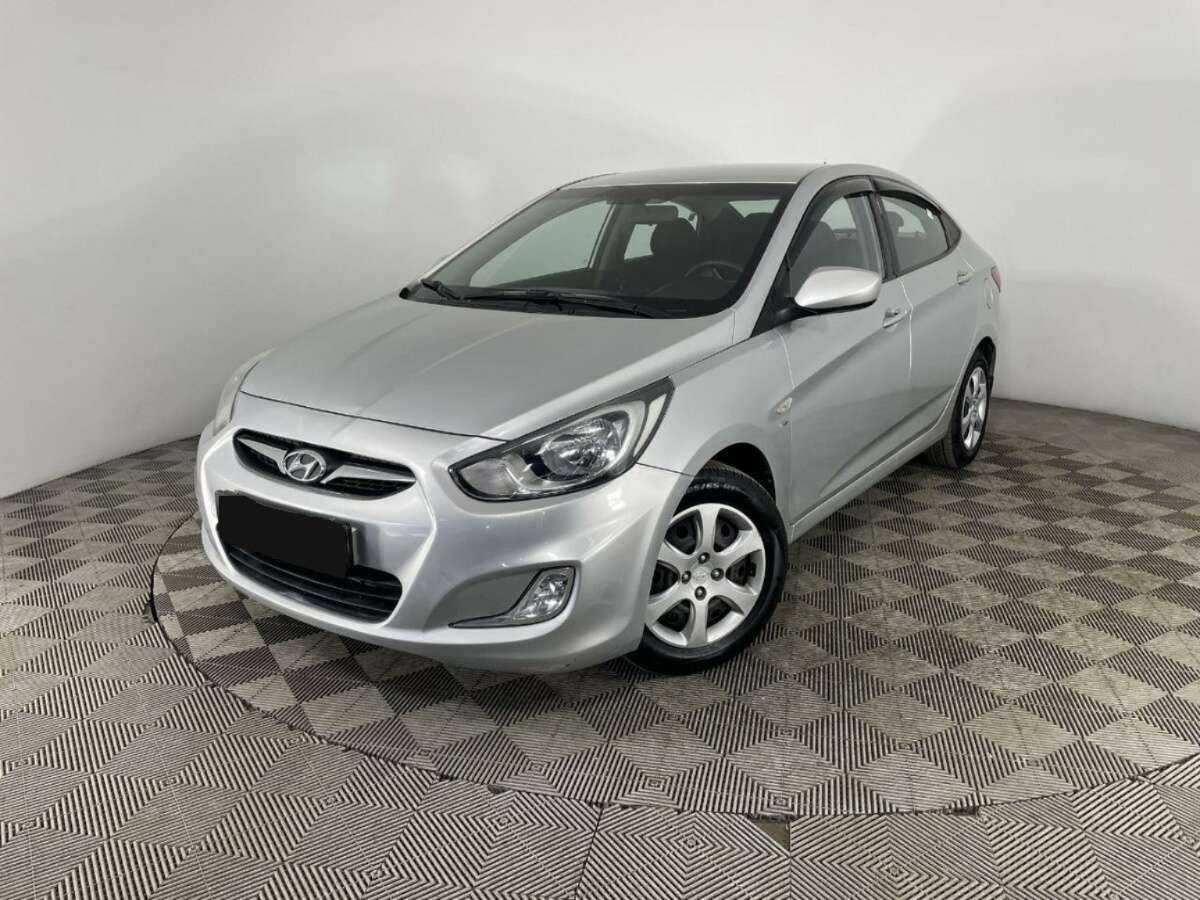 Hyundai Solaris с пробегом — 2012 год. Посмотреть фото