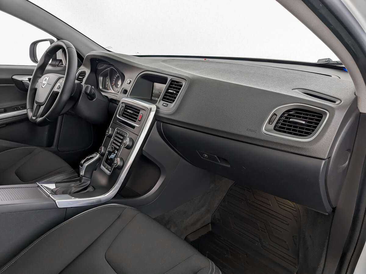 Volvo S60 с пробегом — 2015 год. Фото: #8