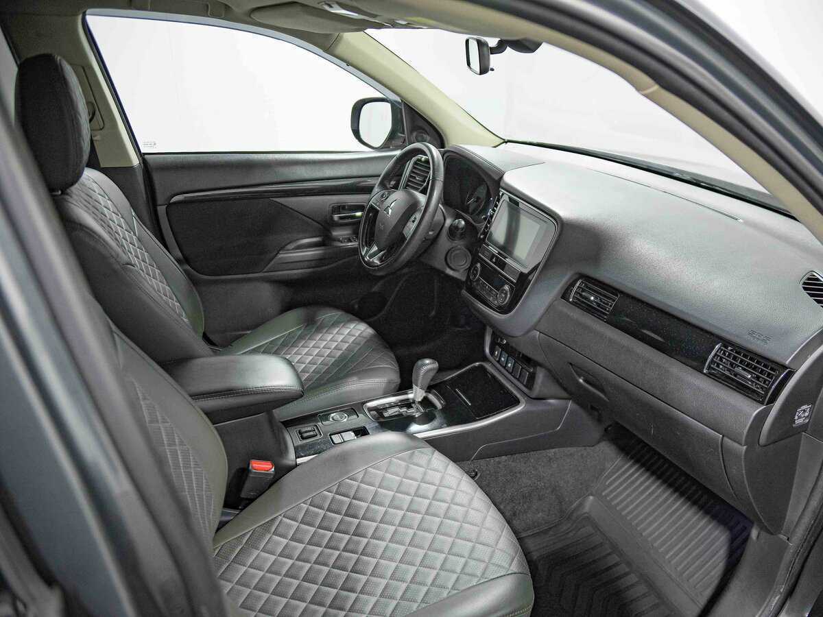 Mitsubishi Outlander с пробегом — 2018 год. Фото: #17