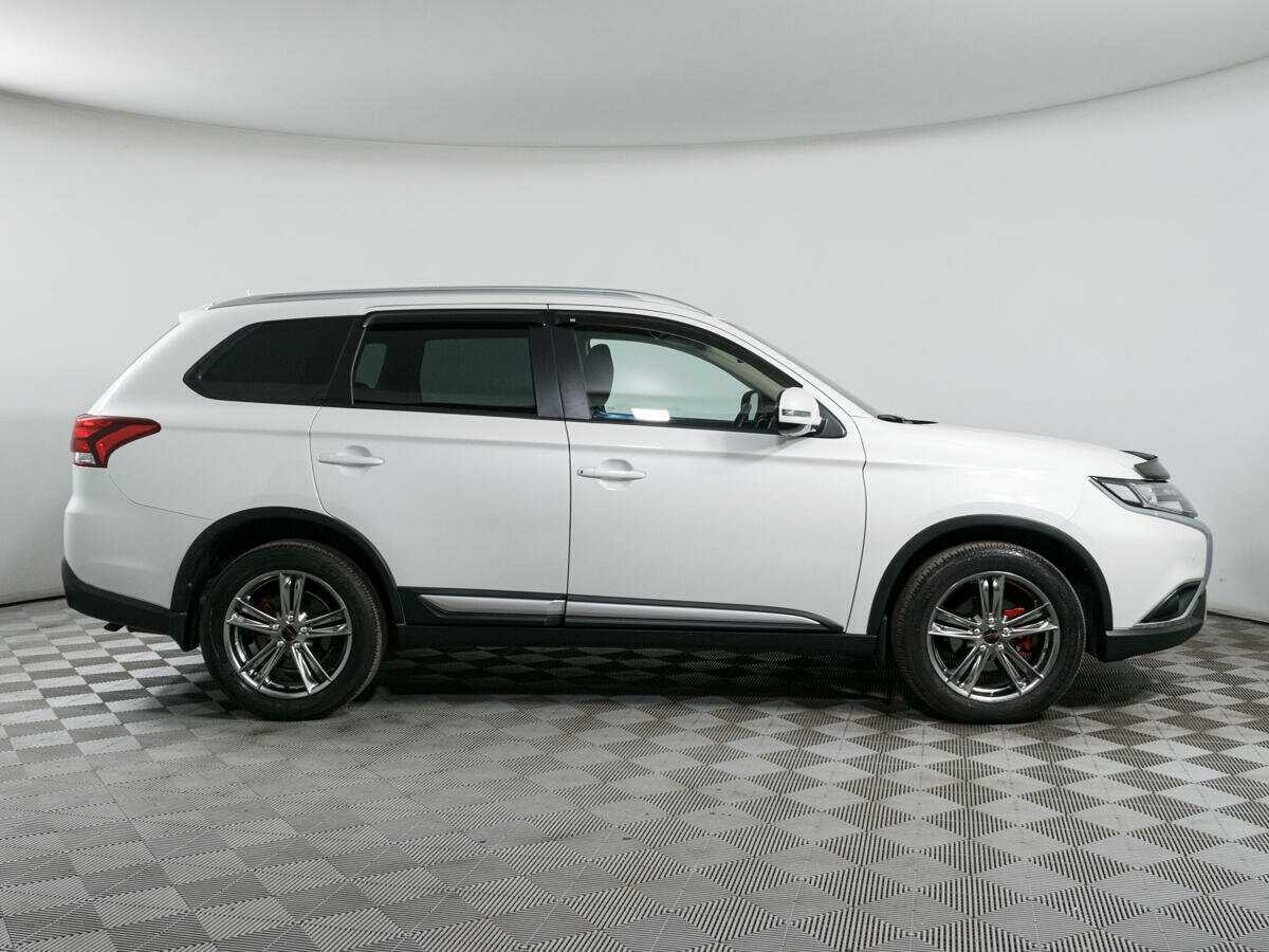 Mitsubishi Outlander с пробегом — 2019 год. Фото: #1