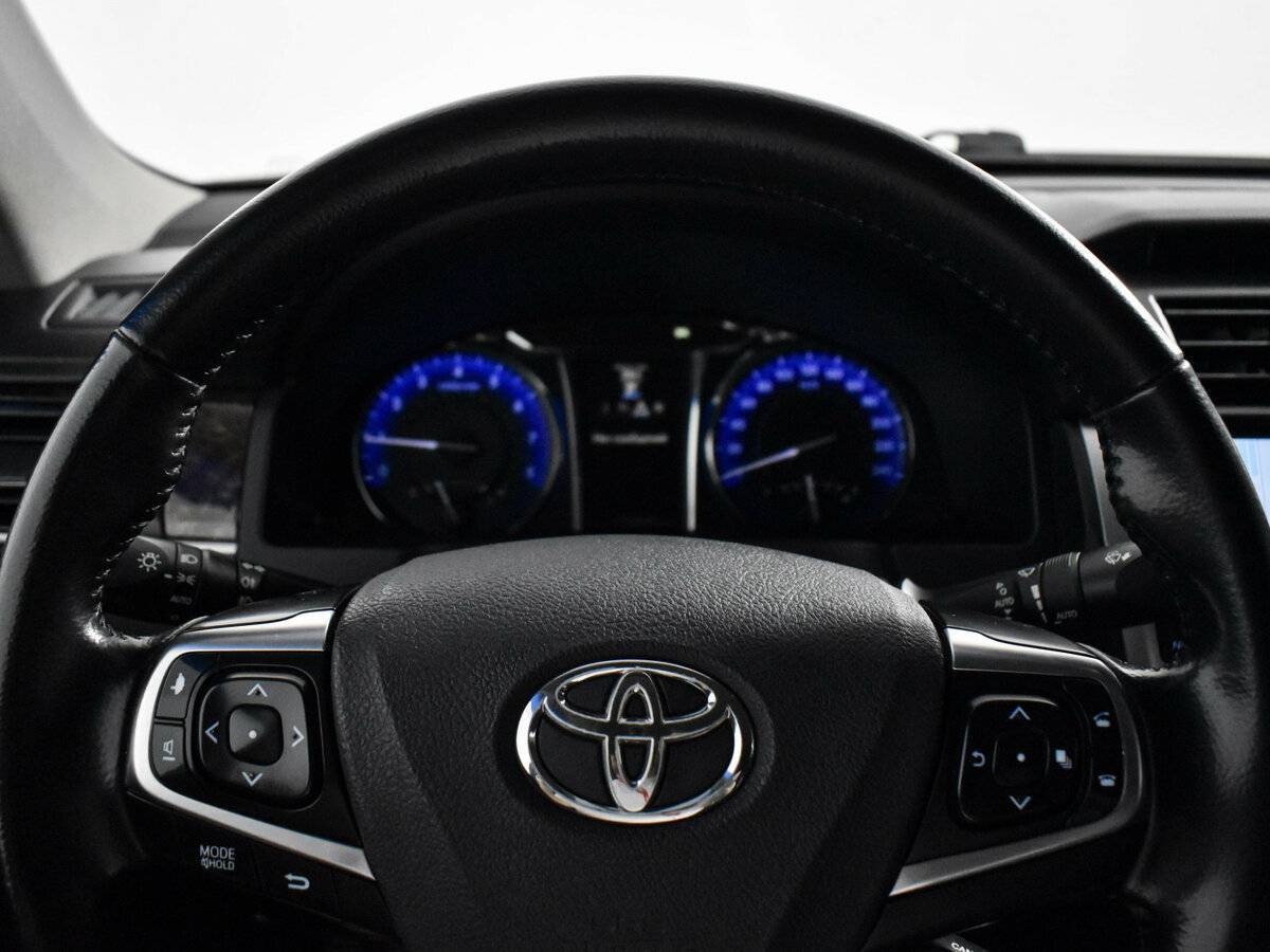 Toyota Camry с пробегом — 2018 год. Фото: #19