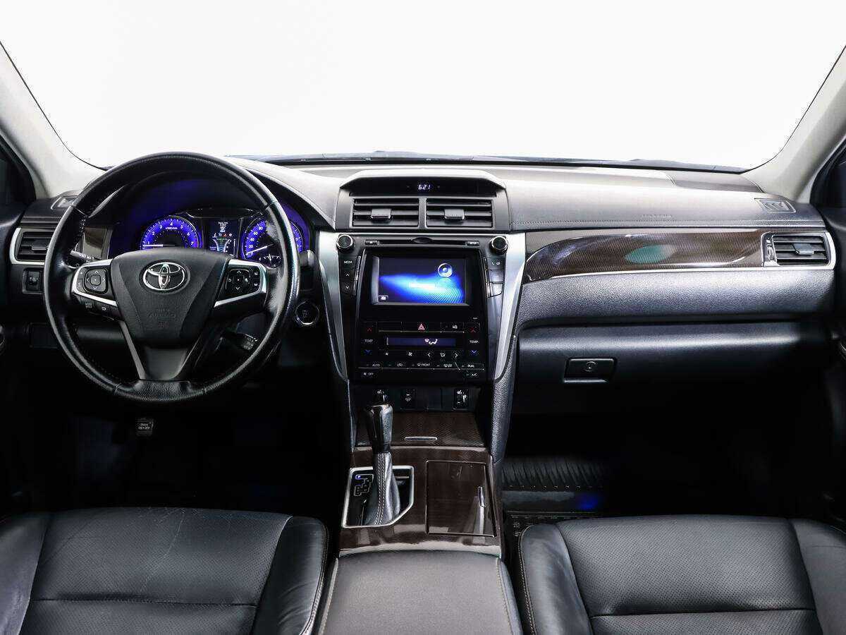 Toyota Camry с пробегом — 2017 год. Фото: #9