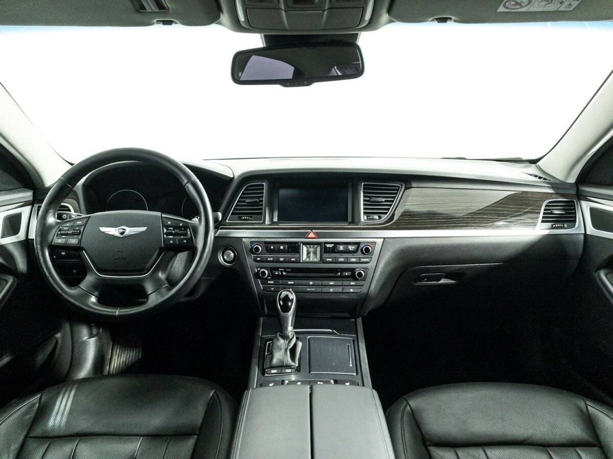 Hyundai Genesis с пробегом — 2015 год. Фото: #12