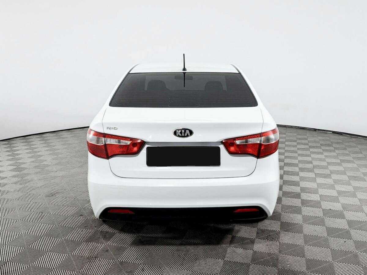 Kia Rio с пробегом — 2013 год. Фото: #5