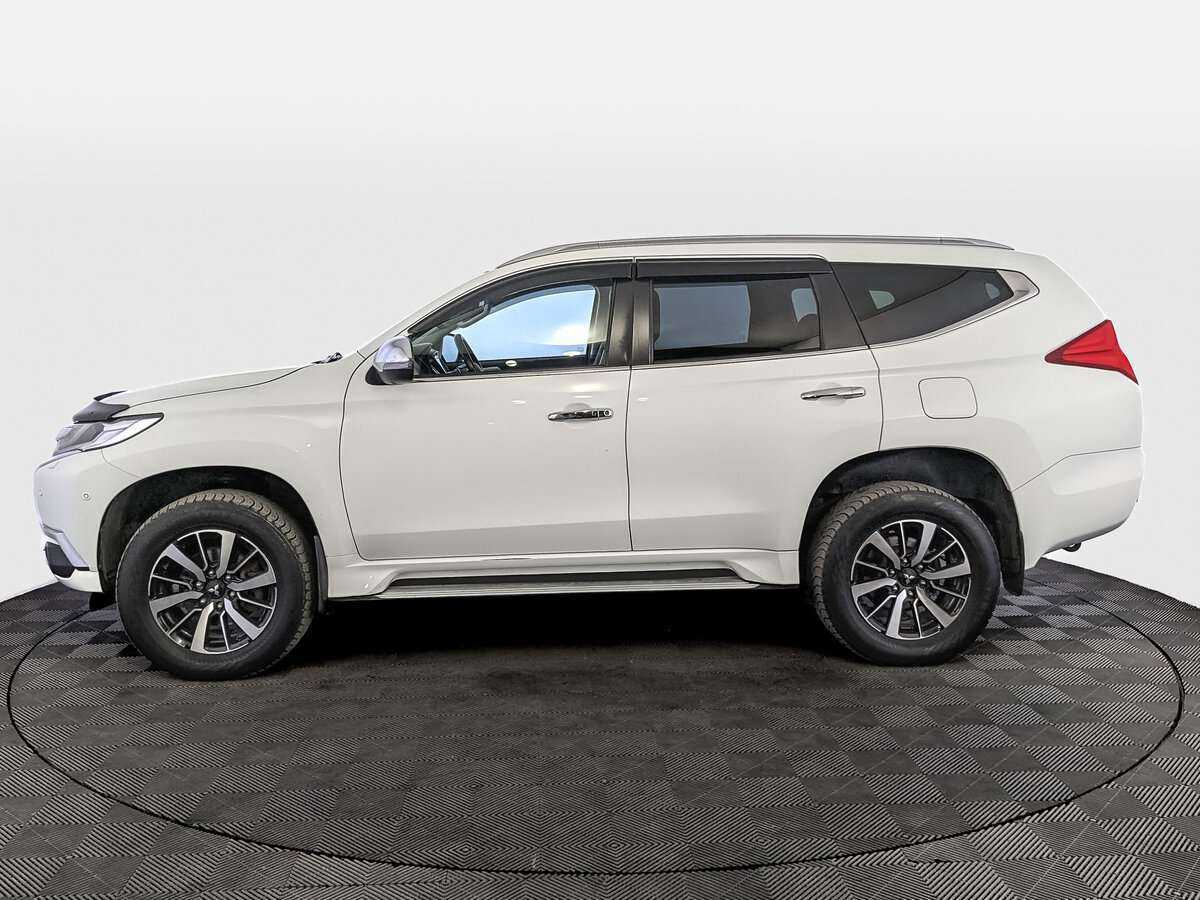 Mitsubishi Pajero Sport с пробегом — 2017 год. Фото: #7