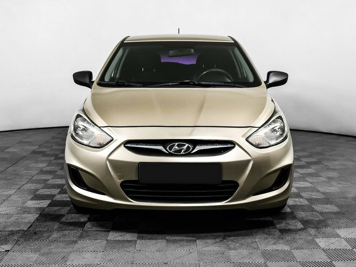 Hyundai Solaris с пробегом — 2012 год. Фото: #1