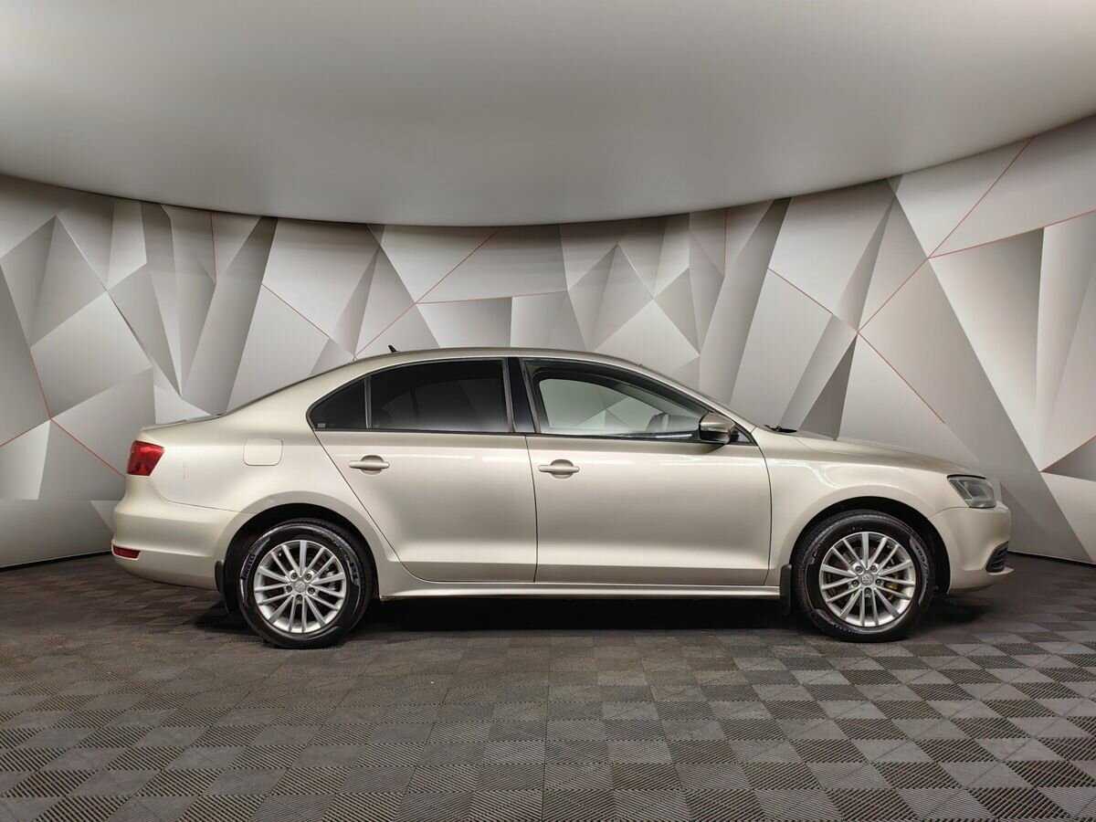 Volkswagen Jetta с пробегом — 2012 год. Фото: #5