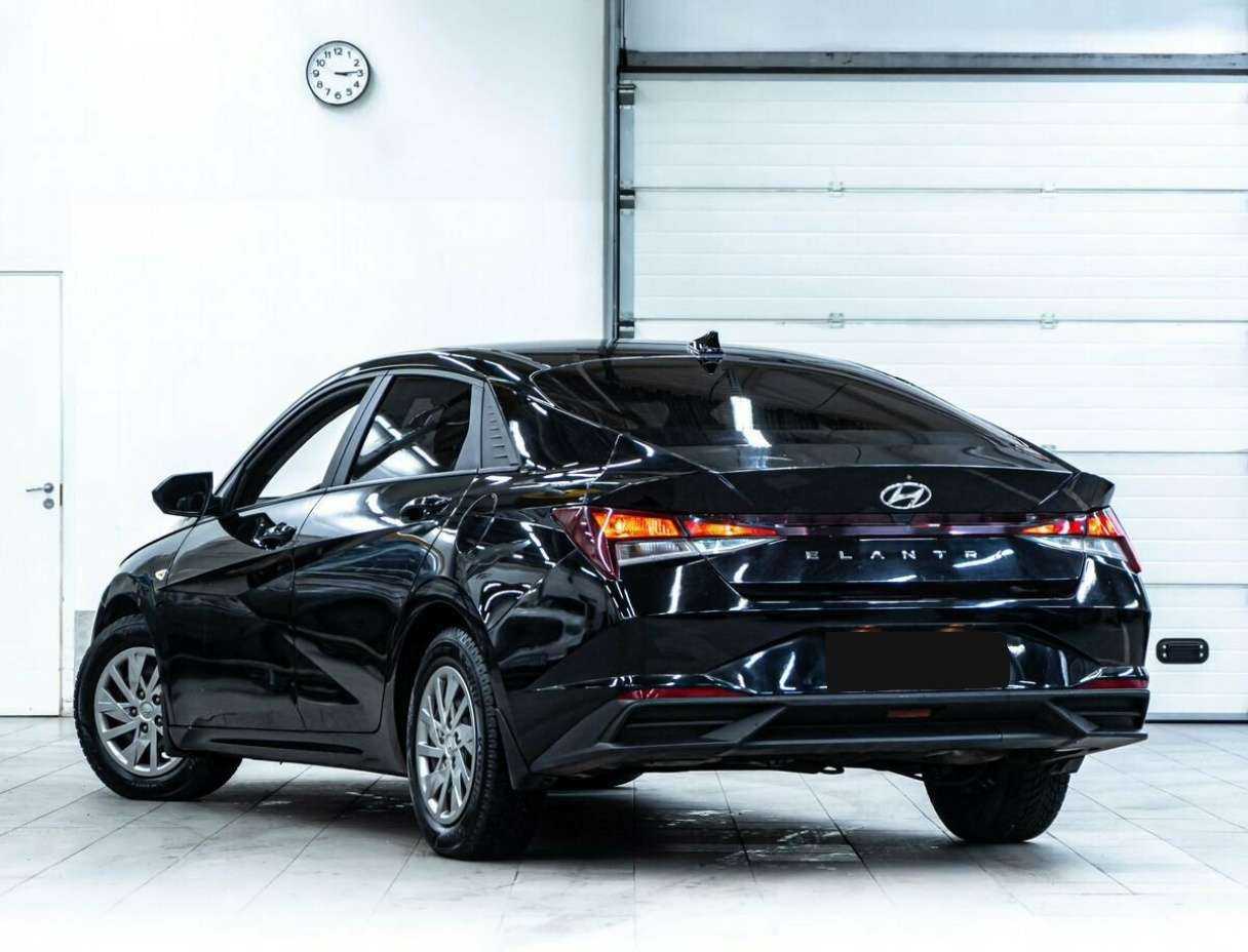 Hyundai Elantra с пробегом — 2021 год. Фото: #3