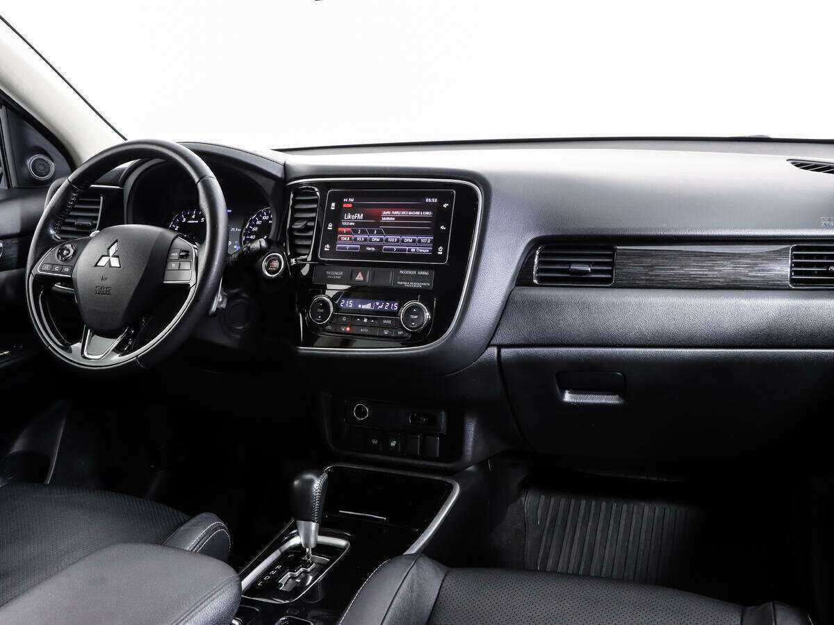 Mitsubishi Outlander с пробегом — 2018 год. Фото: #6