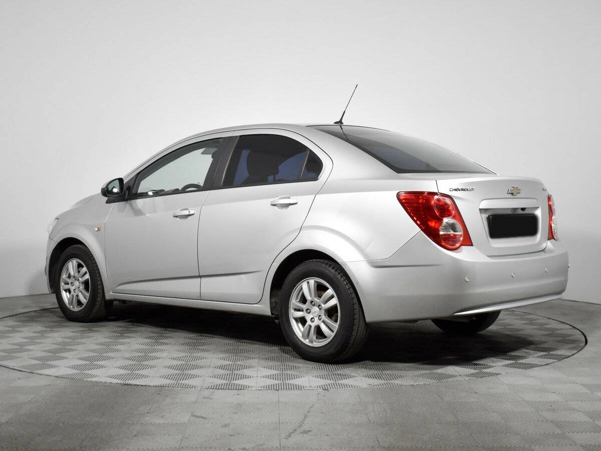 Chevrolet Aveo с пробегом — 2014 год. Фото: #6