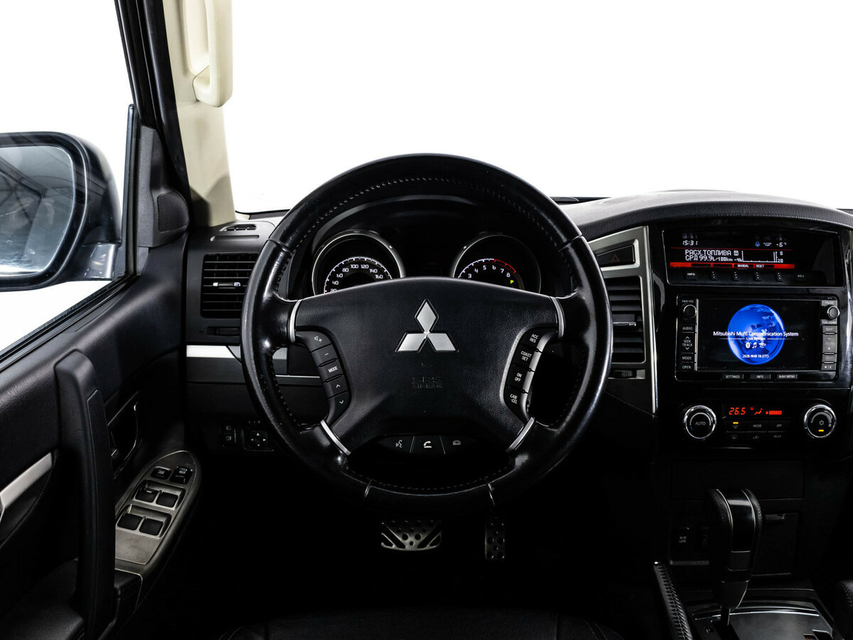 Mitsubishi Pajero с пробегом — 2014 год. Фото: #8
