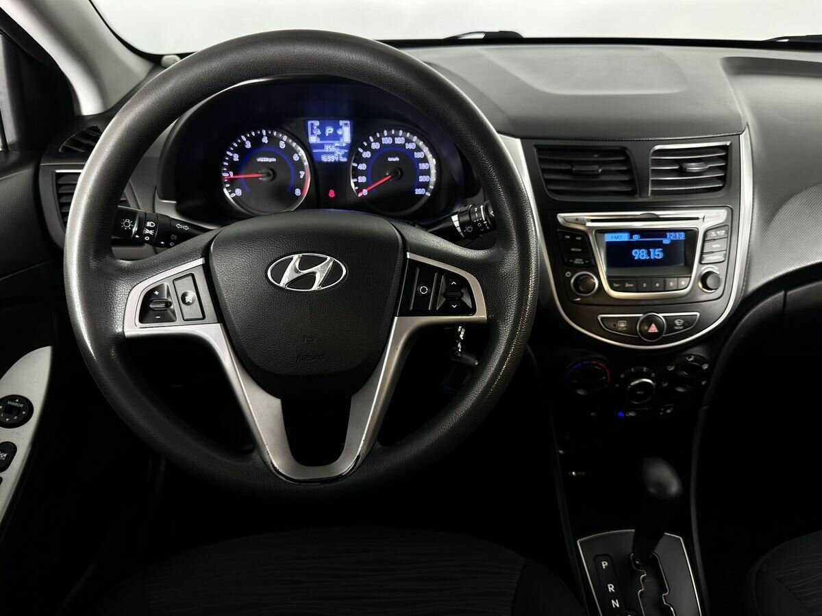Hyundai Solaris с пробегом — 2015 год. Фото: #9