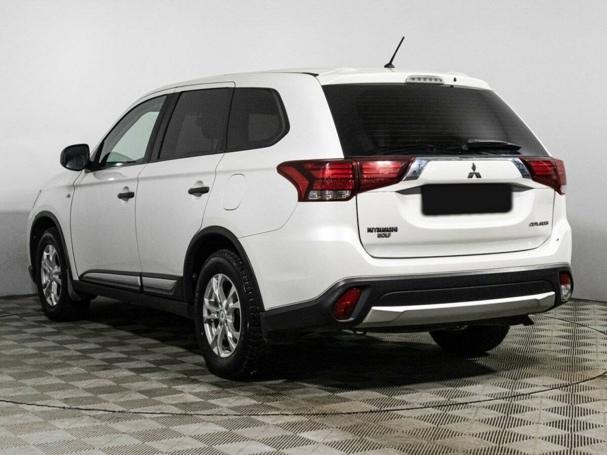 Mitsubishi Outlander с пробегом — 2016 год. Фото: #6