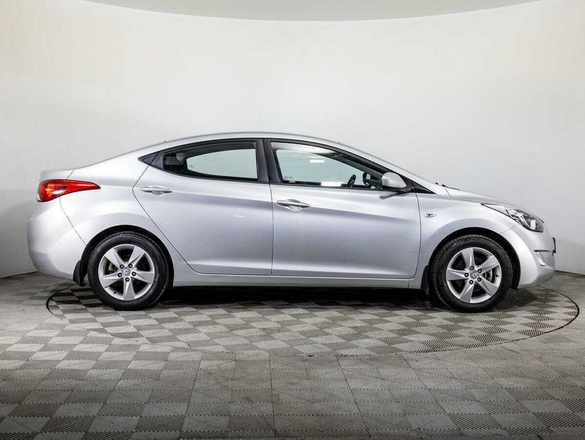 Hyundai Elantra с пробегом — 2013 год. Фото: #3