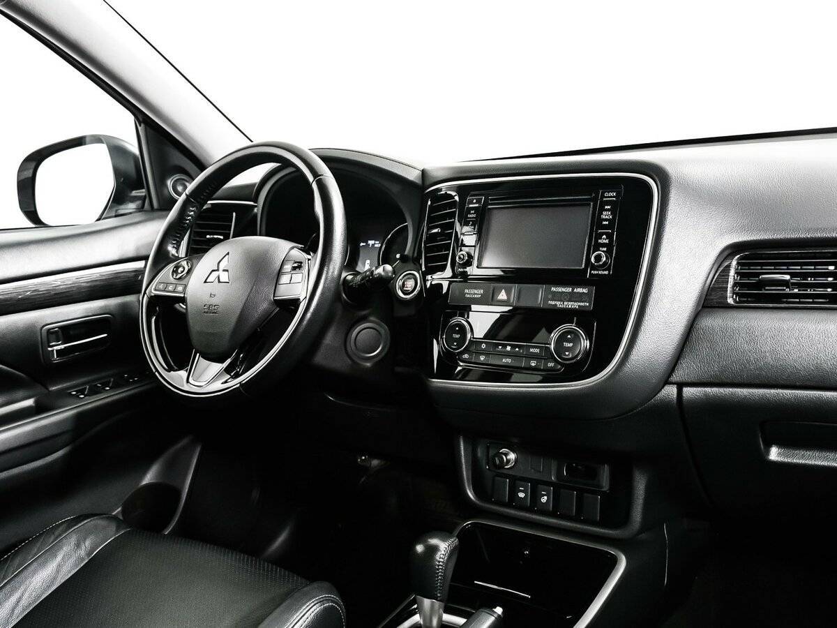 Mitsubishi Outlander с пробегом — 2017 год. Фото: #8