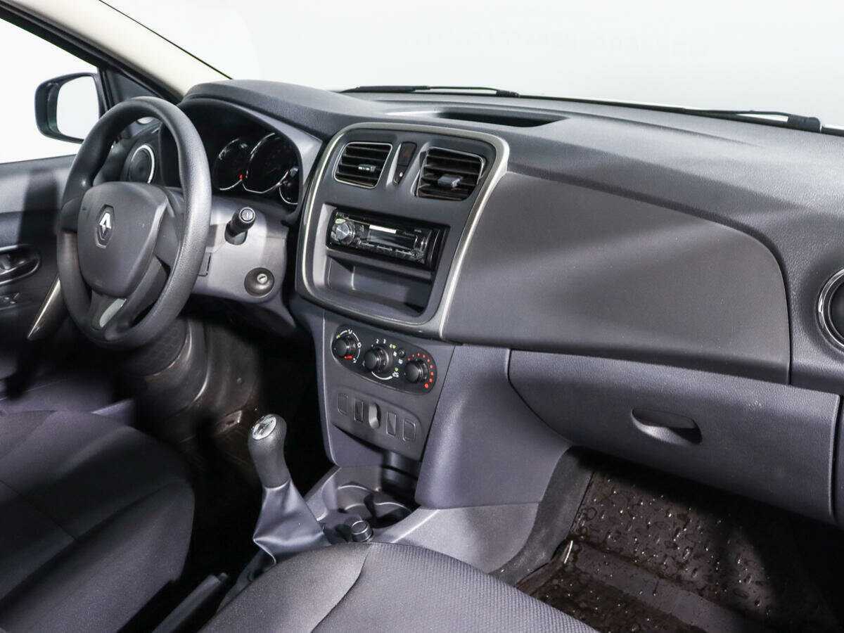 Renault Logan с пробегом — 2014 год. Фото: #6