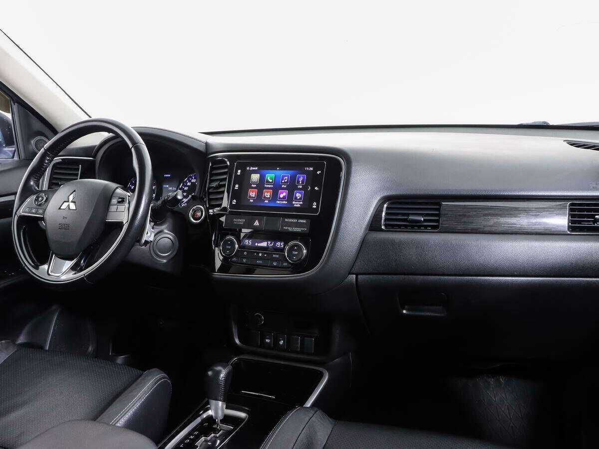 Mitsubishi Outlander с пробегом — 2018 год. Фото: #8
